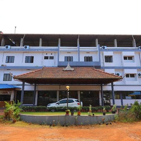 Kukuresidency Hotell Wadakkanchery Exteriör bild