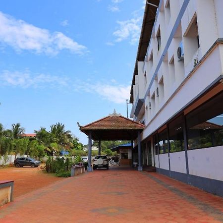 Kukuresidency Hotell Wadakkanchery Exteriör bild