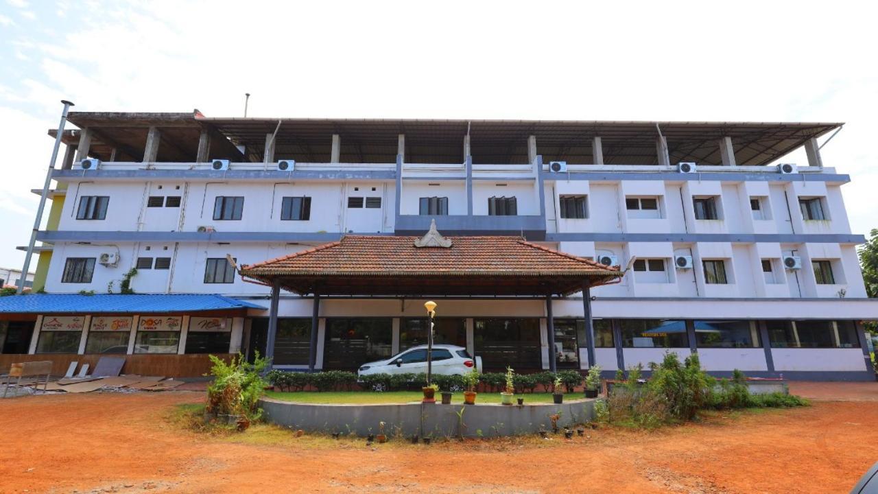 Kukuresidency Hotell Wadakkanchery Exteriör bild