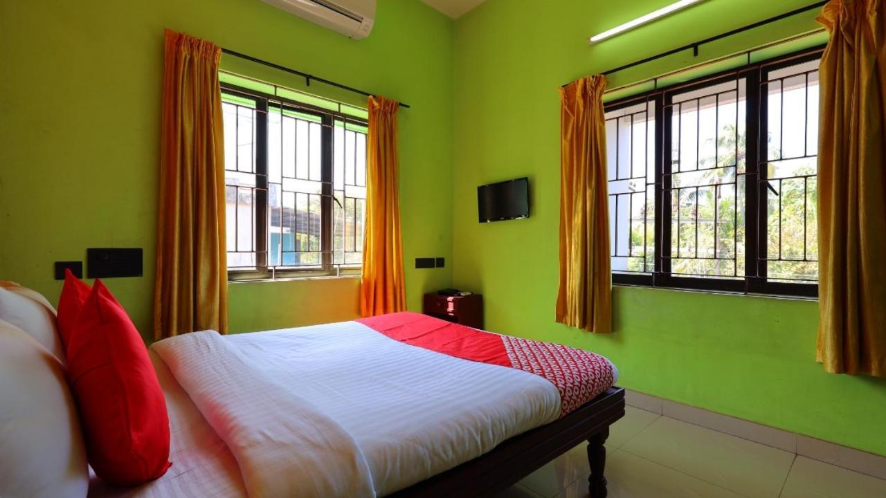 Kukuresidency Hotell Wadakkanchery Exteriör bild