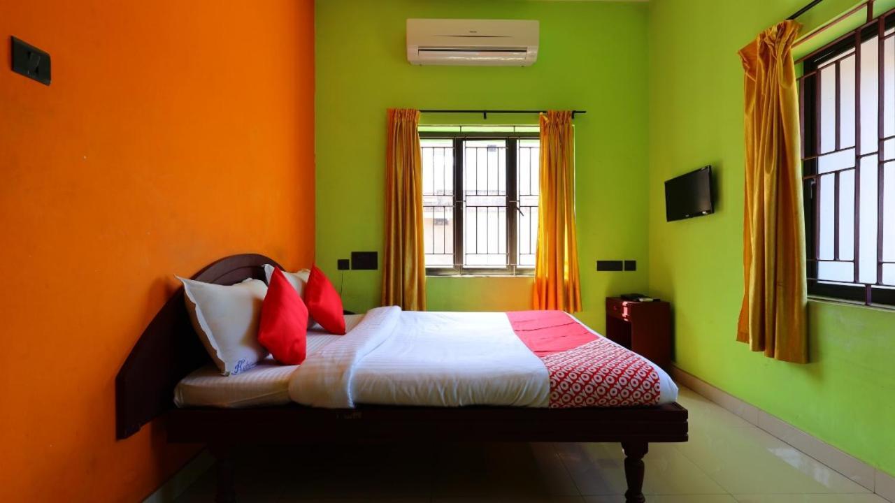 Kukuresidency Hotell Wadakkanchery Exteriör bild