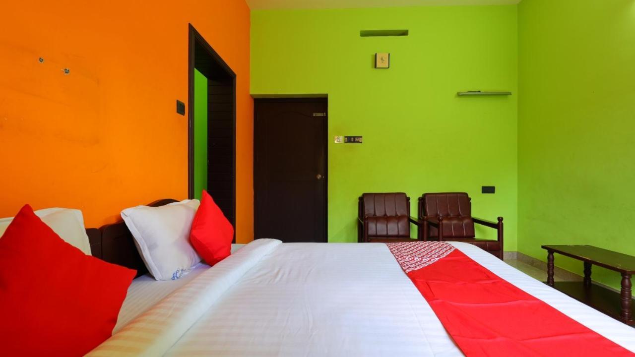 Kukuresidency Hotell Wadakkanchery Exteriör bild